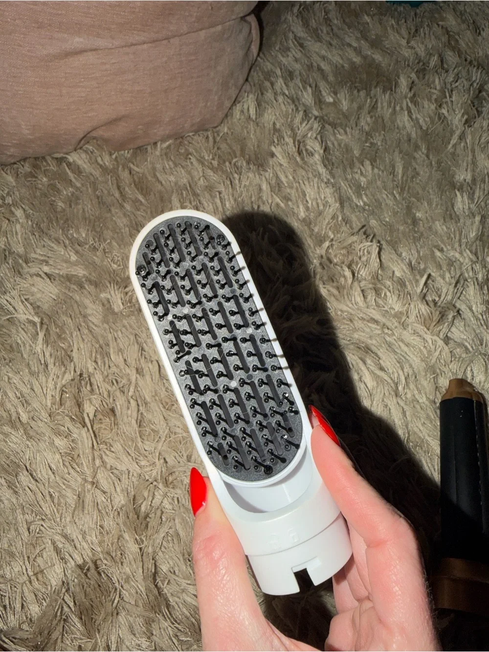 White and Gold 5-in-1 Hot Air Styler – Volumizing Round Brush